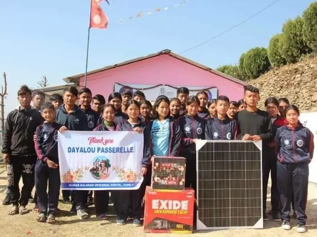 gens_dayalou-panneaux-solaires